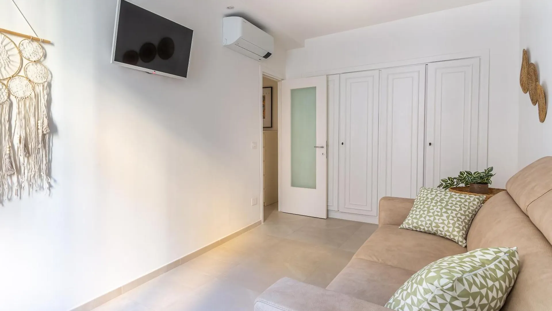 Iflat New Cozy Retreat Near The Colosseum Rome Italy