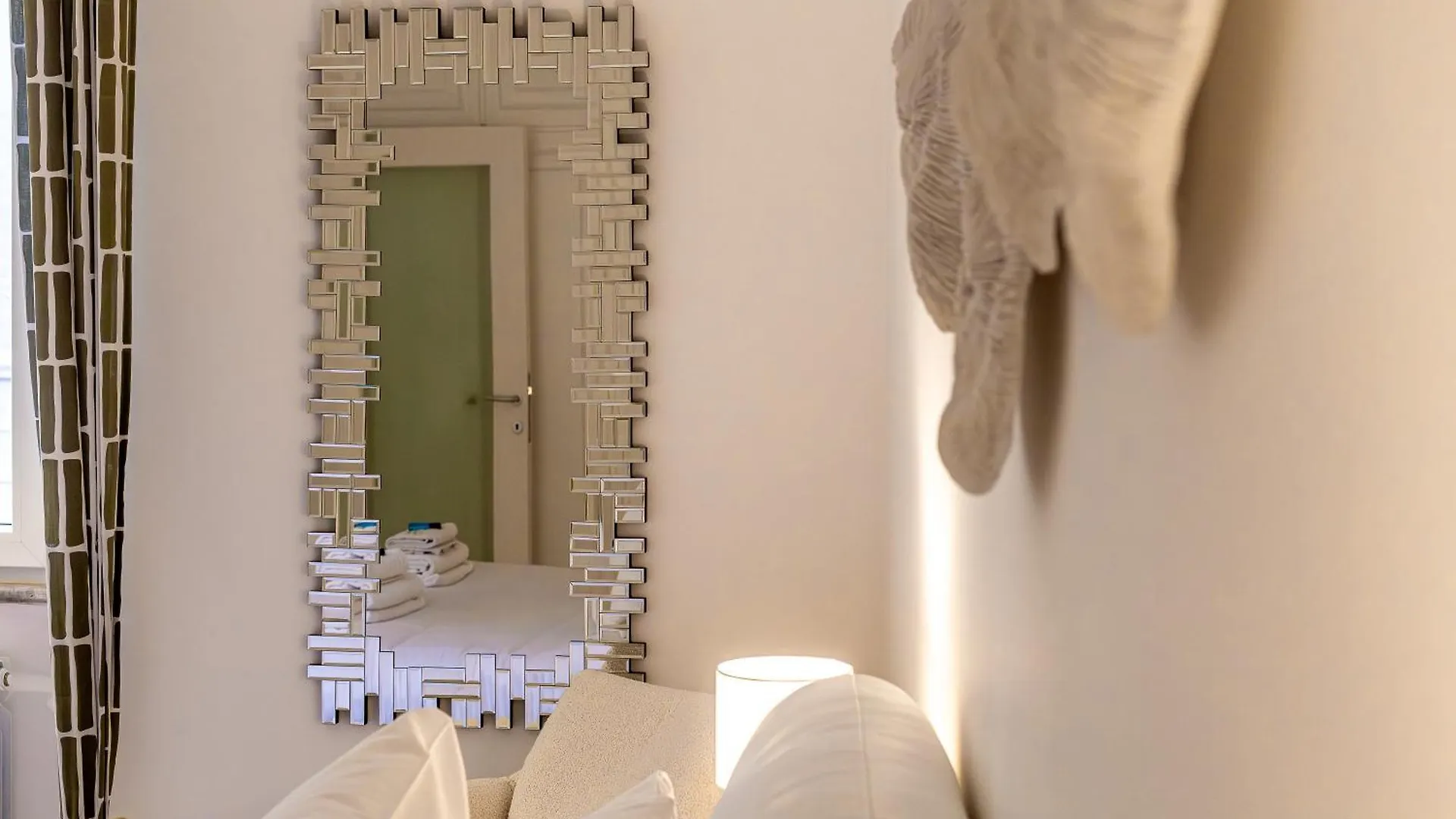 Iflat New Cozy Retreat Near The Colosseum Rome Italy