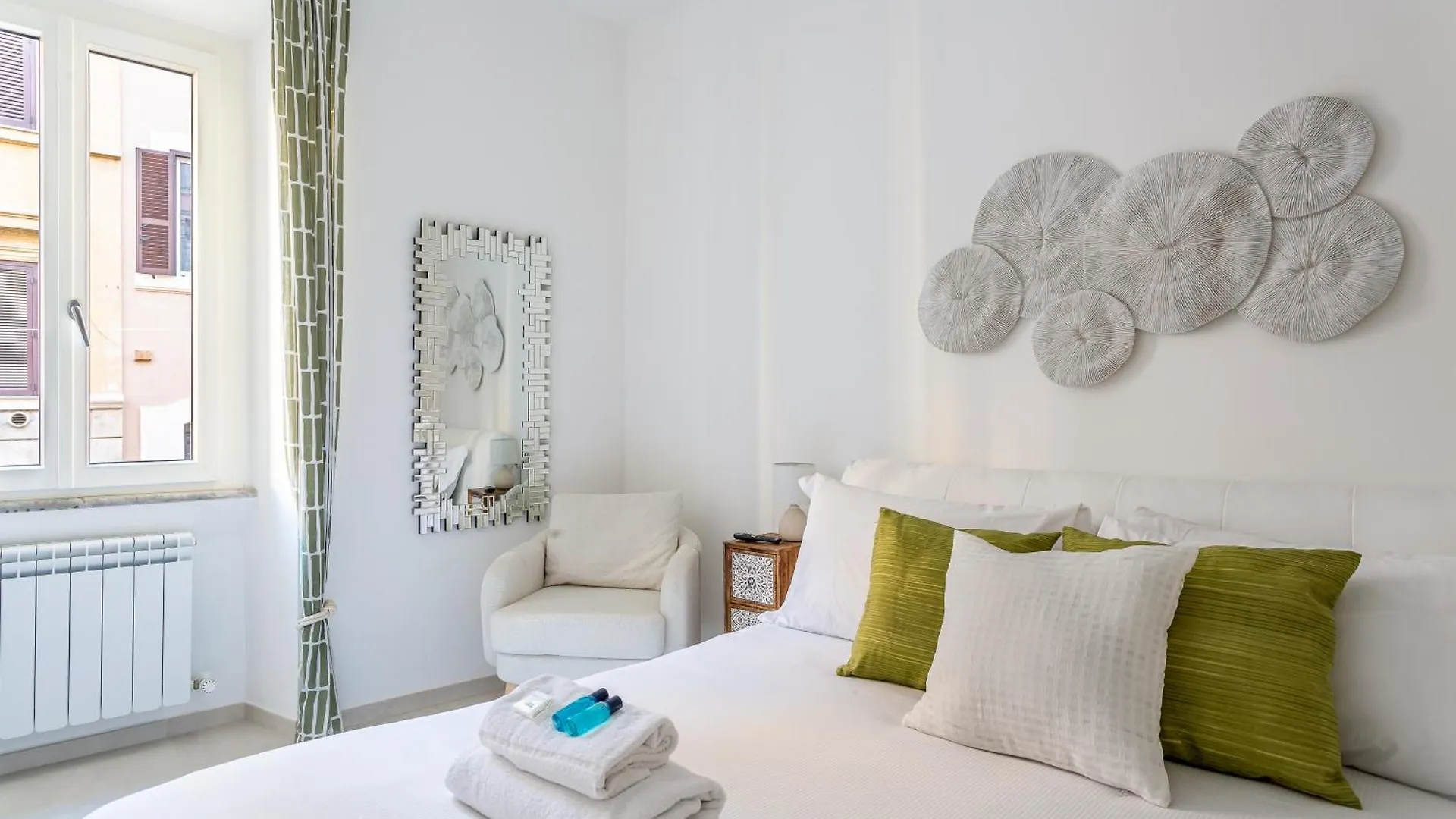 Apartment Iflat New Cozy Retreat Near The Colosseum Rome Italy