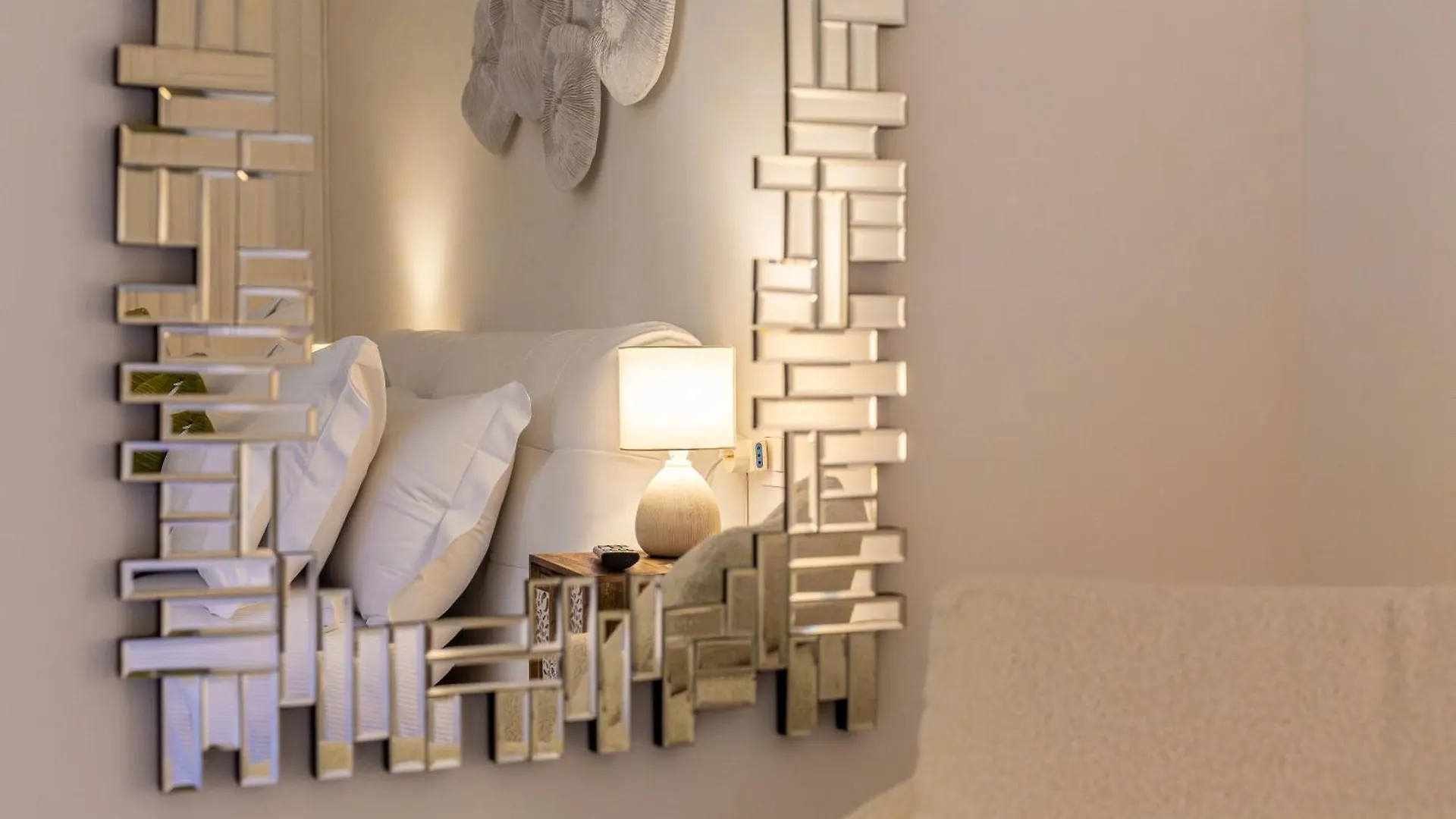 Apartment Iflat New Cozy Retreat Near The Colosseum Rome